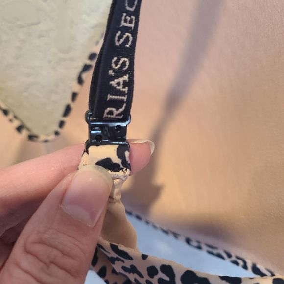 Victoria's Secret Push Up Leopard Cheetah Tshirt Lined Bra size 32A EUC - Picture 5 of 8